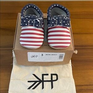 Freshly Picked Kids' Bow Mocc Shoes - Patriotic Red & Navy